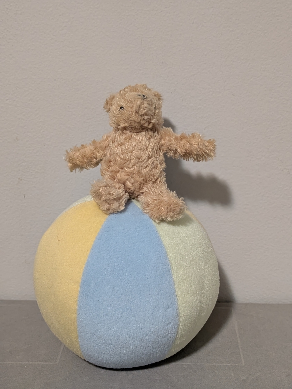 Vintage Classic Winnie The Pooh Bear Plush Rattle Ball Baby Roly Poly Chime